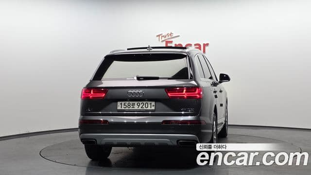 Audi Q7 2019 — ფოტო 4/20