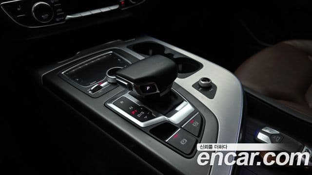 Audi Q7 2019 — ფოტო 8/20