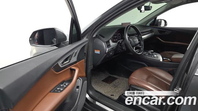 Audi Q7 2019 — ფოტო 13/20
