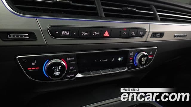 Audi Q7 2019 — ფოტო 18/20