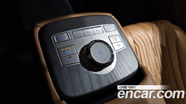 Genesis Electrified G80 2023 — ფოტო 19/20