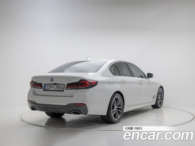 BMW 5 Series 2021 — Şəkil 19/20