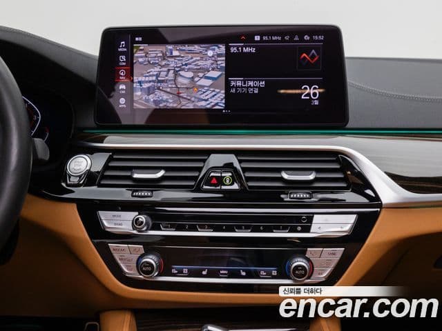 BMW 5 Series 2021 — Photo 8/20
