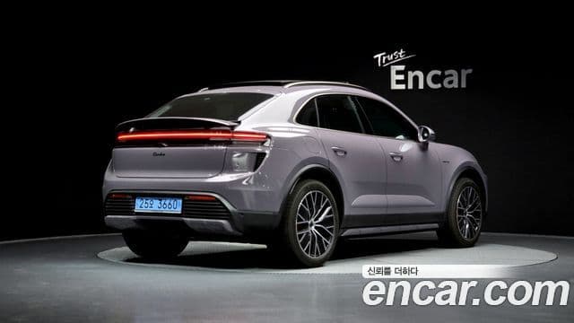 Porsche Macan EV 2025 — Photo 1/20