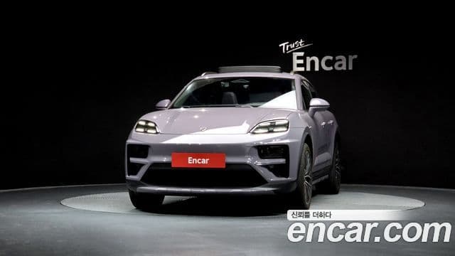 Porsche Macan EV 2025 — Photo 9/20