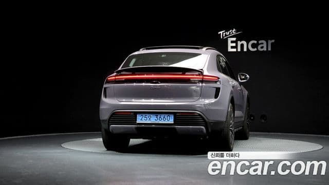 Porsche Macan EV 2025 — Photo 3/20