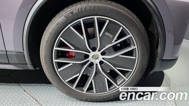 Porsche Macan EV 2025 — Photo 13/20