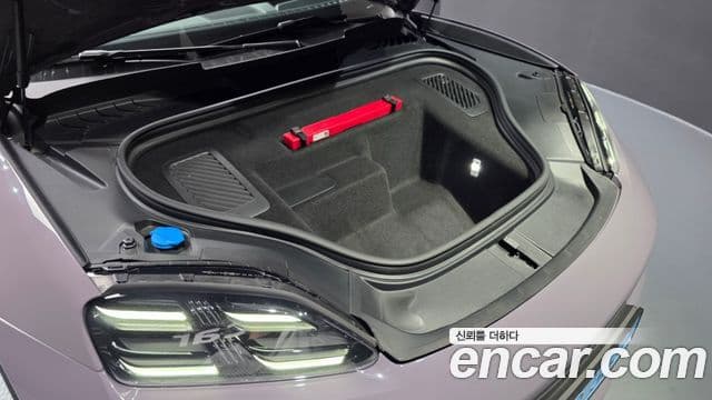 Porsche Macan EV 2025 — Photo 6/20