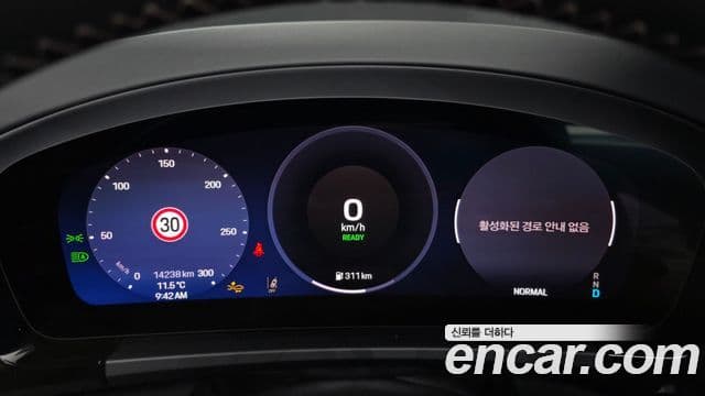 Porsche Macan EV 2025 — Photo 7/20