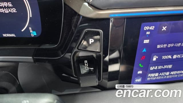 Porsche Macan EV 2025 — Photo 5/20