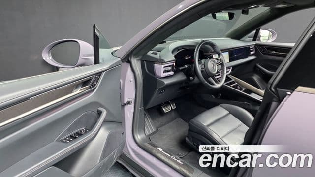 Porsche Macan EV 2025 — Photo 16/20