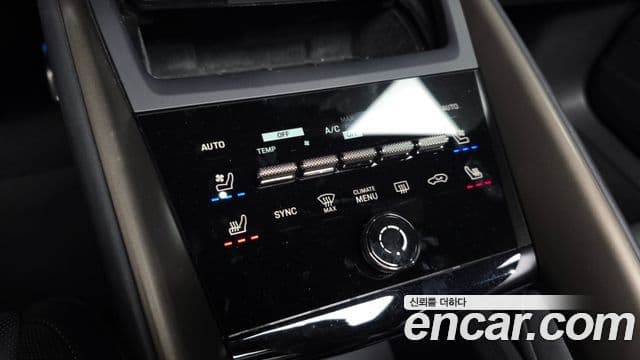 Porsche Macan EV 2025 — Photo 18/20