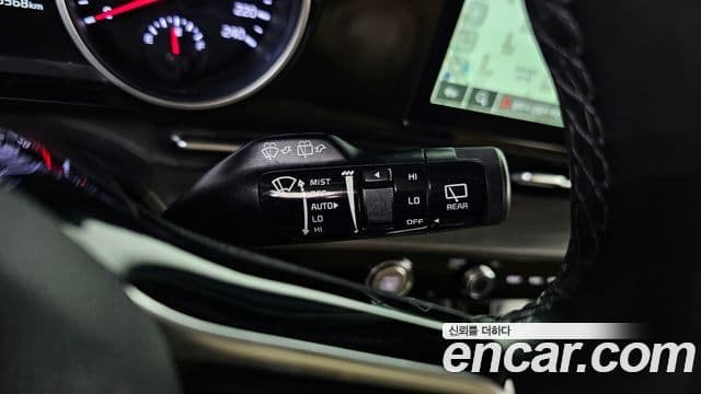 Kia Carnival 2023 — фото 14 из 17
