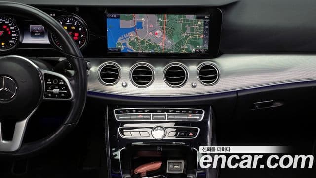 Mercedes-Benz E-Class 2019 — фото 14 из 20