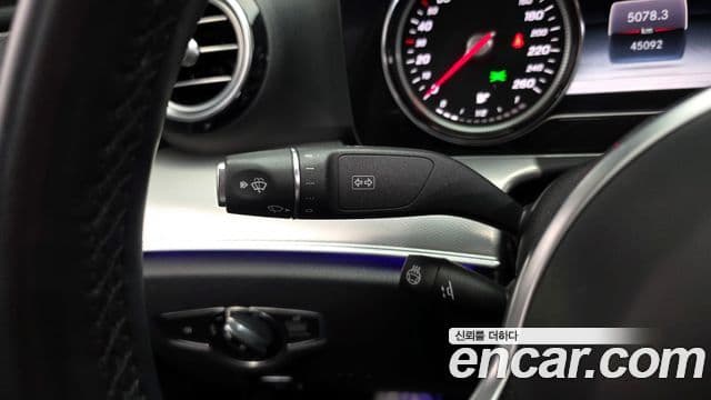 Mercedes-Benz E-Class 2019 — фото 17 из 20