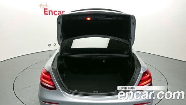 Mercedes-Benz E-Class 2019 — Şəkil 20/20