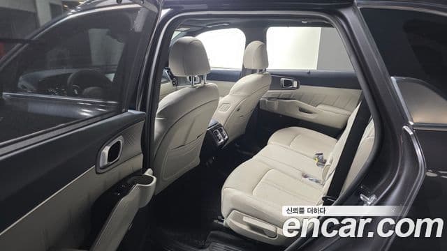 Kia Sorento 2022 — Фото 11/20
