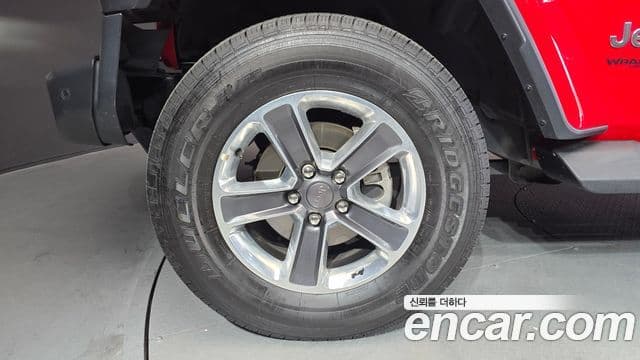 Jeep Wrangler 2018 — ფოტო 7/20