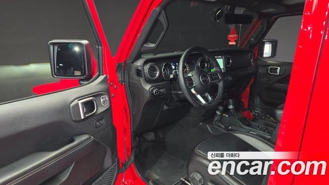 Jeep Wrangler 2018 — ფოტო 13/20