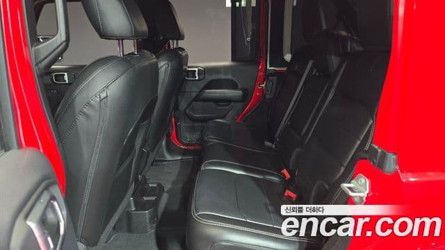 Jeep Wrangler 2018 — ფოტო 18/20