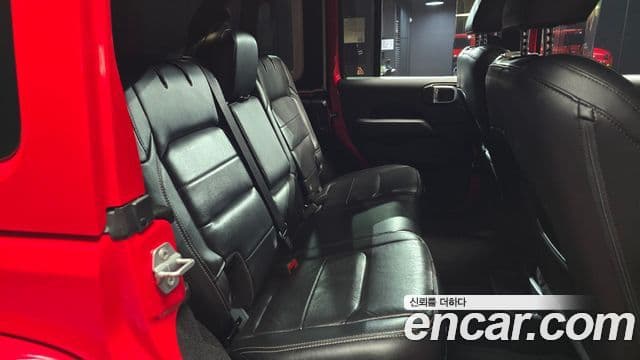 Jeep Wrangler 2018 — ფოტო 19/20