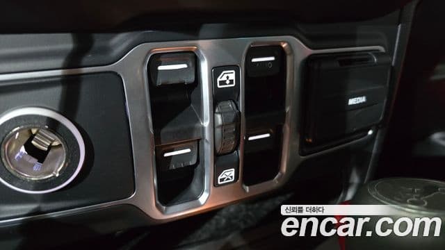 Jeep Wrangler 2018 — ფოტო 4/20