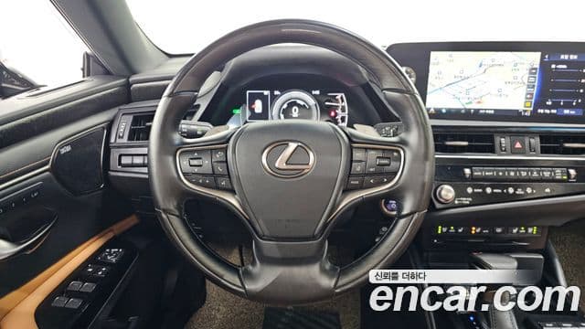 Lexus ES300h 2022 — Şəkil 14/20