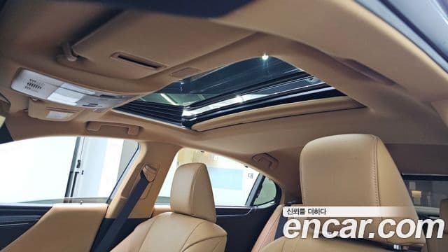 Lexus ES300h 2022 — Şəkil 18/20
