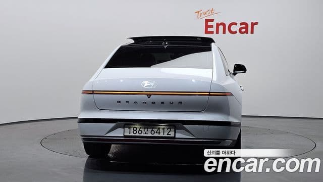Hyundai Grandeur Hybrid 2023 — ფოტო 16/20