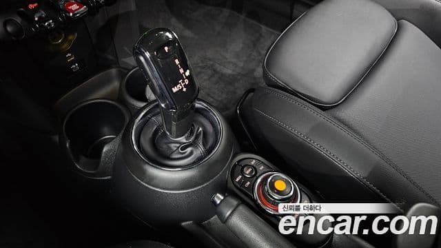 Mini Cooper 2021 — фото 9 из 20