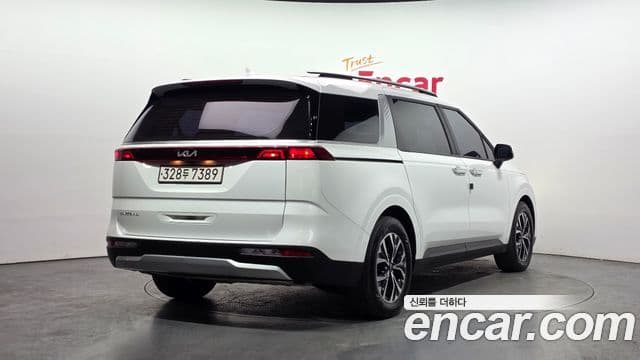 Kia Carnival 2023 — ფოტო 2/20