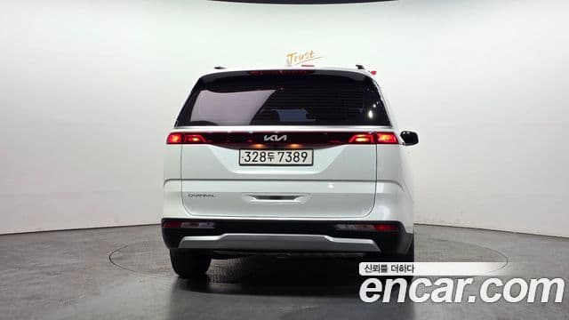 Kia Carnival 2023 — ფოტო 4/20