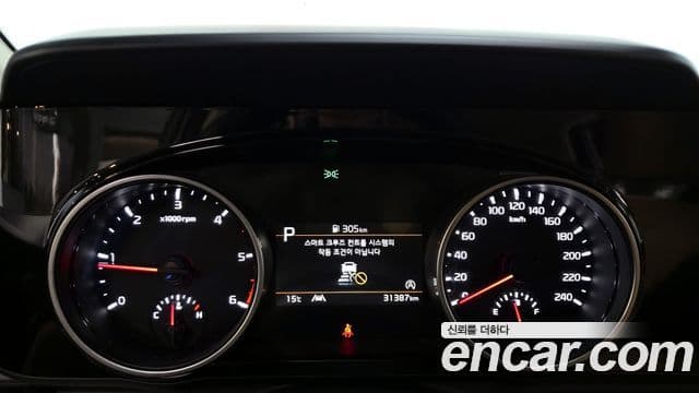 Kia Carnival 2023 — ფოტო 8/20