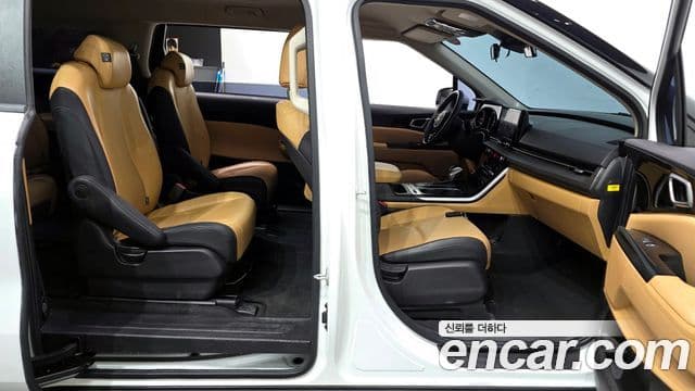 Kia Carnival 2023 — ფოტო 11/20