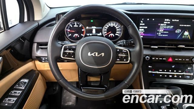 Kia Carnival 2023 — ფოტო 13/20