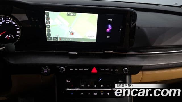 Kia Carnival 2023 — ფოტო 14/20