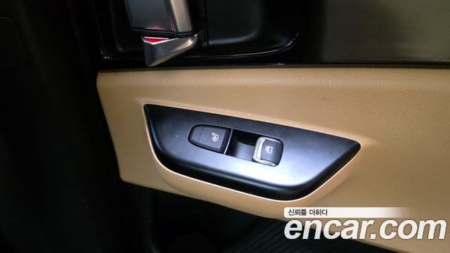 Kia Carnival 2023 — ფოტო 19/20