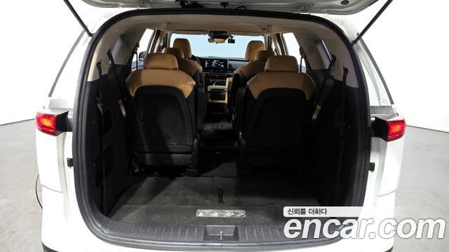 Kia Carnival 2023 — ფოტო 20/20