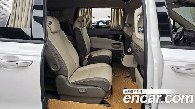 Kia Carnival 2021 — ფოტო 12/20