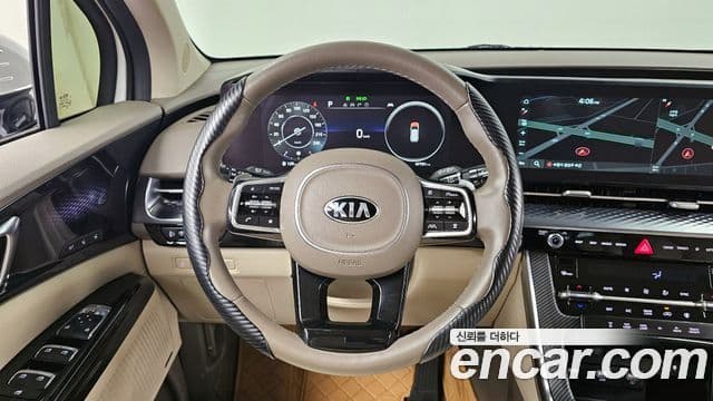 Kia Carnival 2021 — ფოტო 13/20