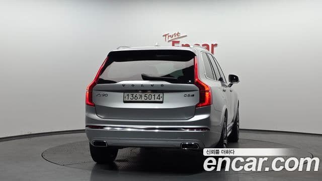 Volvo XC90 2020 — ფოტო 4/20