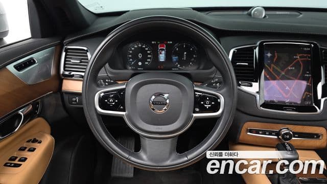 Volvo XC90 2020 — ფოტო 13/20