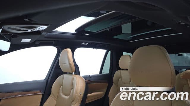 Volvo XC90 2020 — ფოტო 18/20