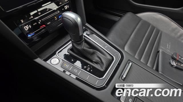 Volkswagen Passat GT 2021 — Şəkil 9/20