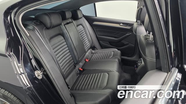 Volkswagen Passat GT 2021 — Şəkil 12/20