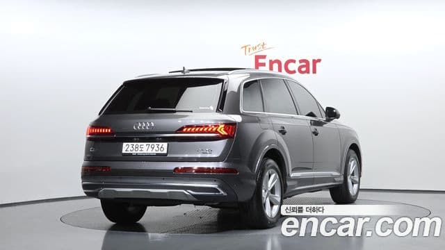 Audi Q7 2021 — ფოტო 2/20