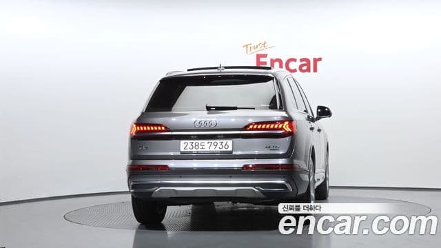 Audi Q7 2021 — ფოტო 4/20