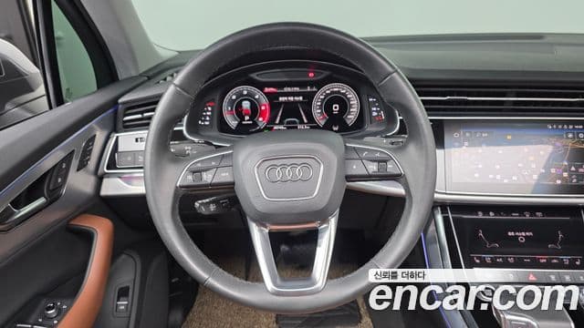 Audi Q7 2021 — ფოტო 13/20