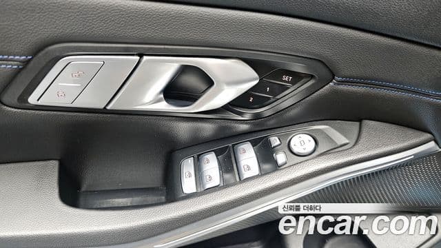 BMW 3 Series 2022 — фото 14 из 20