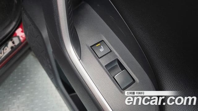 Toyota RAV4 2019 — Şəkil 18/20